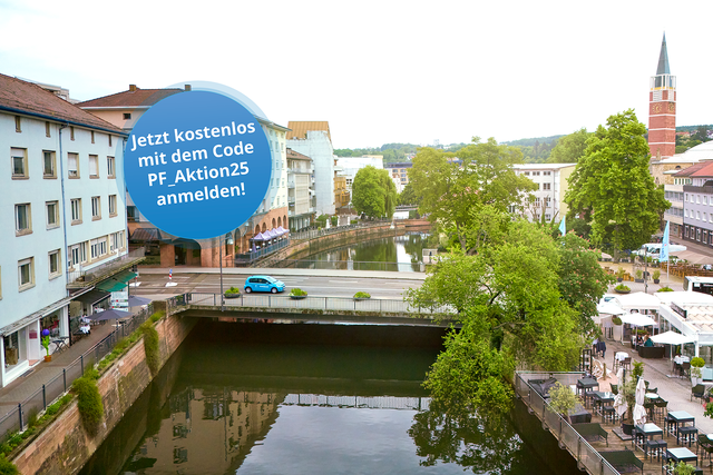 Aufnahme mit einer Drohne über Pforzheim mit dem stadtmobil-stadtflitzer und Hinweis zur Aktion 